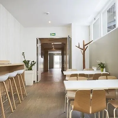 Kyriad Paris 18 - Porte De Clignancourt - Montmartre 3*,