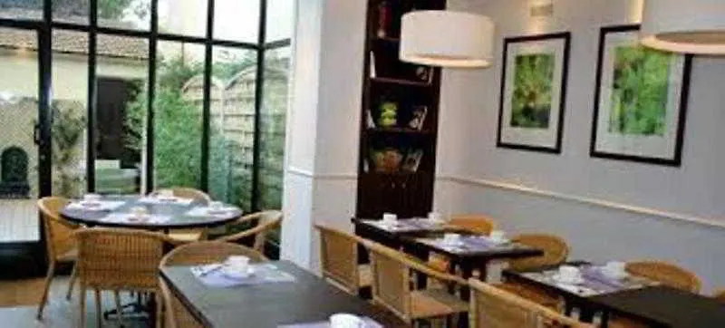 Kyriad Paris 18 - Porte De Clignancourt - Montmartre 3*,