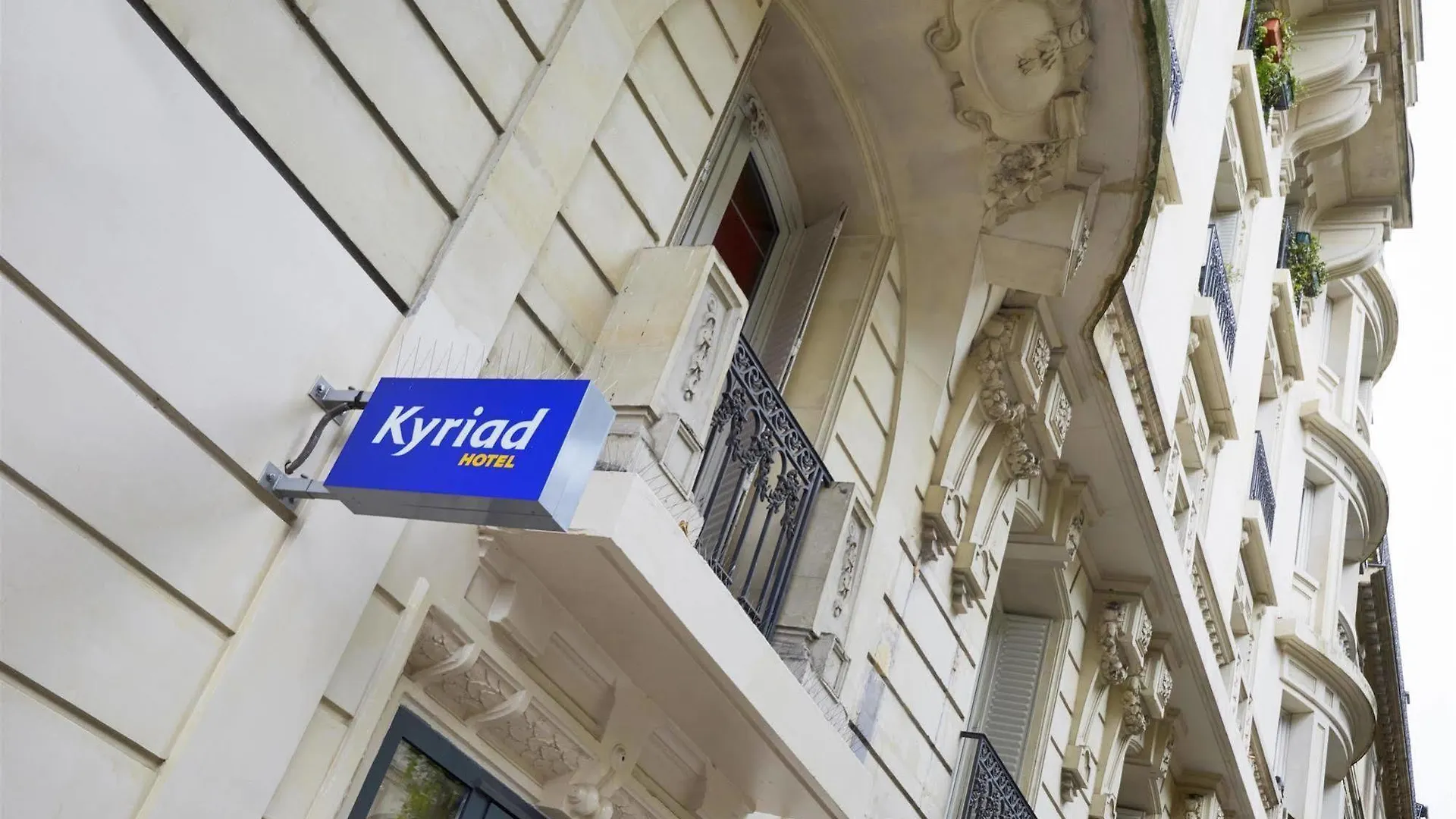 Kyriad Paris 18 - Porte De Clignancourt - Montmartre 3*,  Fransa