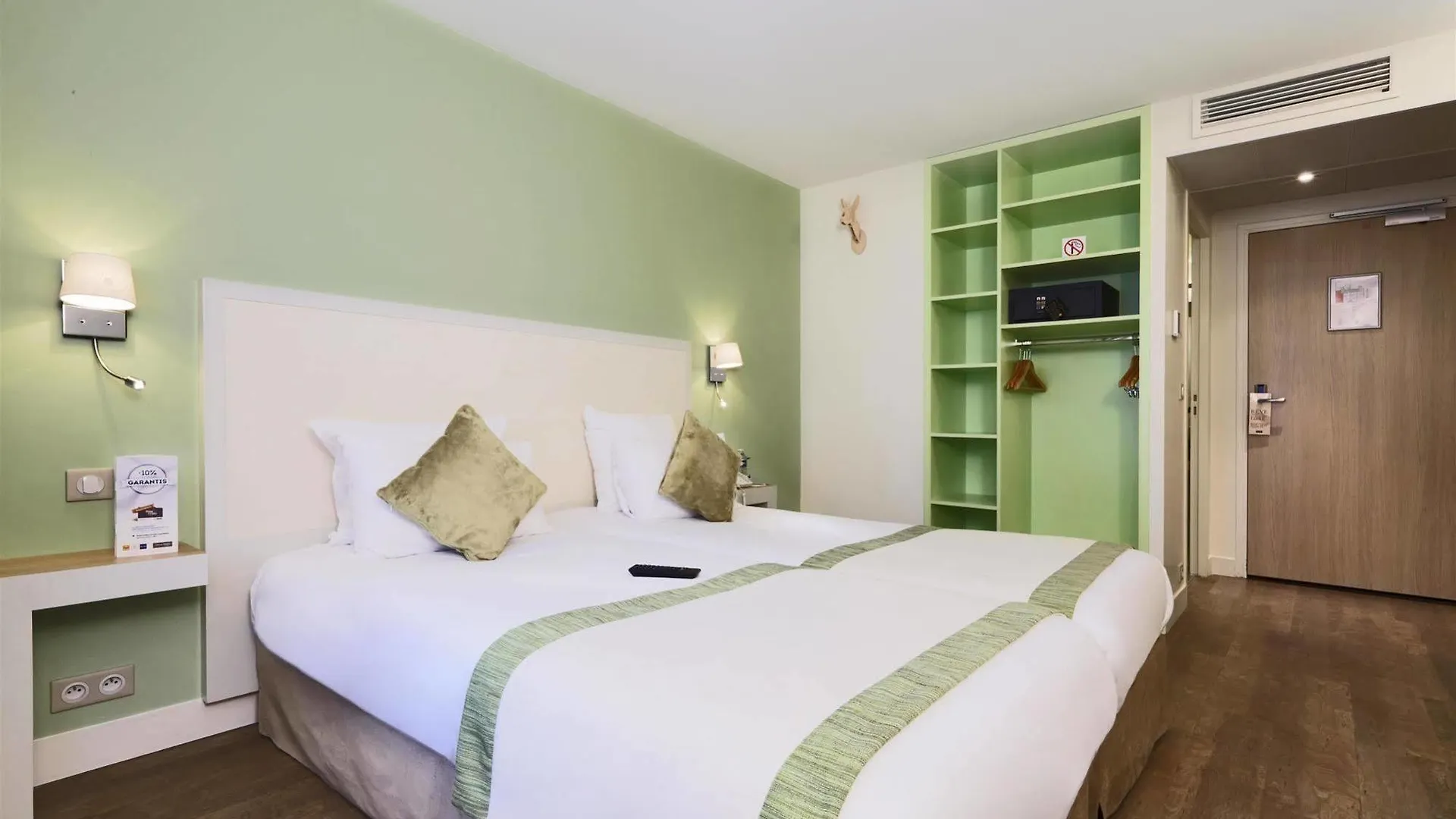 Kyriad Paris 18 - Porte De Clignancourt - Montmartre Otel